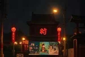 铁皮灯神封面：旧货摊上一盏擦亮的铁皮油灯